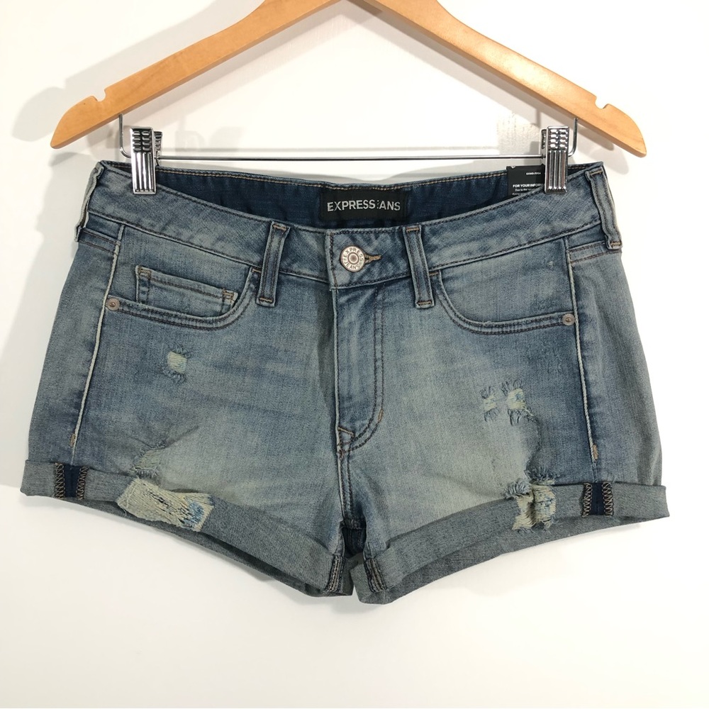 NWT- Express Denim Relaxed Low Rise Distressed Shorts. Sz 4